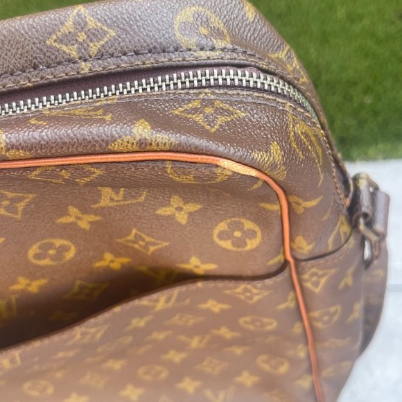 Authentic Louis Vuitton Vintage Monogram Canvas Marceau GM Messenger Bag - Picture 5 of 13